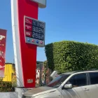 Los precios de los combustibles a partir del 12 de abril de 2026 en una gasolinera de Guayaquil.