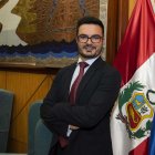 Fabián Pozo es abogado graduado por la Universidad del Azuay y máster en derecho por la Universidad de California en Berkeley.