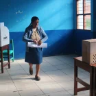 Las elecciones se realizan con irregularidades.