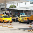 Algunos axis están en la gasolinera para comprar el combustible que desde el 12 de abril de 2026 está más caro.