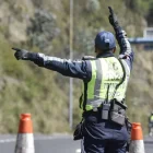 Referencia. Un agente de tránsito fue separado tras ser detenido con dinero de presunta coima durante operativo en transporte público.