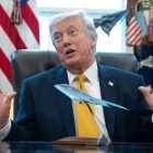 El presidente estadounidense, Donald Trump, se negó el lunes a disculparse por criticar al papa León XIV.