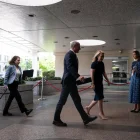 El embajador de Israel en EE.UU., Yechiel Leiter (C), llega antes de las conversaciones de paz entre Israel y Líbano al Departamento de Estado, en Washington.