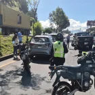 Cinco autos se accidentaron por un choque en la avenida Simón Bolívar.