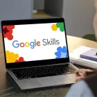 Google Cloud Skills Boost ofrece acceso a entornos reales de Google Cloud mediante credenciales temporales para practicar sin costo durante los laboratorios.