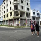 1. Abandono. Una de las infraestructuras que aún se mantiene en pie tras el sismo.