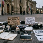 Foto simbólica para graficar precariedad laboral y riesgos que vive la prensa en Ecuador.