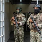 Referencial. Agentes resguardan el acceso a la Cárcel del Encuentro tras el fallecimiento del interno vinculado al ataque a TC