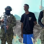 Capturan a alias El Toro, presunto miembro de Los Lobos, tras operativo militar en Posorja, Guayas.
