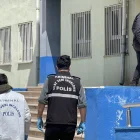 La policía turca investiga el tiroteo que tuvo lugar en una escuela en el distrito de Siverek de Sanliurfa, Turquía, el 14 de abril de 2026.