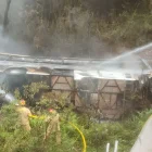 Un bus de pasajeros cayó a un abismo dejando varias personas fallecidas y heridas.