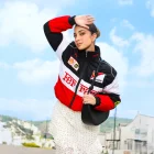 Cartera, gafas o calzado llamativo pueden hacer que el look se vea fashionista y no parezca improvisado.