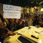 Personas participan en una manifestación convocada por el candidato presidencial peruano ultraconservador Rafael López Aliaga, en Lima.