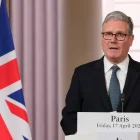 El primer ministro británico, Keir Starmer, ofrece una declaración conjunta tras una cumbre internacional en París, Francia, el 17 de abril de 2026.