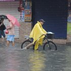 Las inundaciones son comunes en Guayaquil durante el invierno. Especialistas insisten en la necesidad de tener suelos permeables para facilitar el descenso rápido del agua.