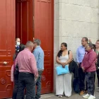 La espera, la ilusión y las dudas protagonizaron el primer día del proceso de regularización masiva de migrantes en España, el jueves 16 de abril.