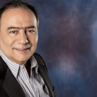 El cantante posee una hermosa voz e interpreta varios géneros.