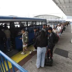 Miles de usuarios optaron por abordar otros sistemas de transporte en Quito.