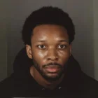 Fotografía policial oficial del cantante.