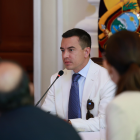 El presidente Daniel Noboa, en una reunión con el gabinete ministerial.