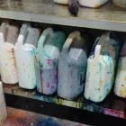 Agentes de la Arcsa clausuraron un laboratorio de cosméticos en Quito, tras detectar graves fallas de higiene.