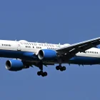 Un avión del gobierno estadounidense se prepara para aterrizar en la base aérea de Nur Khan en Rawalpindi, Pakistán, el 20 de abril de 2026.