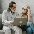 El proceso de devolución del IVA permite recuperar parte del dinero de compras personales realizadas en Ecuador, bajo condiciones establecidas por el Servicio de Rentas Internas.