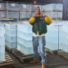 Drake en Toronto junto a la estructura de hielo gigante.
