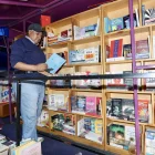 Regalar un libro implica compartir pensamientos, historias y conocimiento.