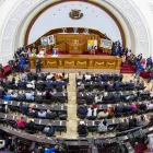 Parlamentarios asisten a una sesión este martes, 21 de abril de 2026, en Caracas (Venezuela).