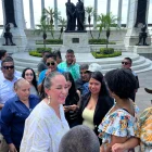 Rivadeneira en la rueda de prensa ofrecida en el Malecón 2000.