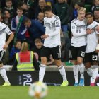 Serge Gnabry era titular fijo en la selección de Alemania.



Belfast (United Kingdom), 09/09/2019.- Germany's Serge Gnabry (R) celebrates with team mate Julian Brandt (2-R) scoring the 0-2 goal during the UEFA EURO 2020 qualification round match between Northern Ireland and Germany, in Belfast, Britain, 09 September 2019. (Alemania, Irlanda, Reino Unido) EFE/EPA/JOHN MCVITTY BRITAIN SOCCER UEFA EURO 2020 QUALIFIERS |