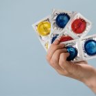 Los preservativos en programas de salud podrían encarecerse y reducir su disponibilidad por la guerra en Irán y el bloqueo del estrecho de Ormuz.