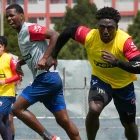 Roberto 'La Tuka' Ordóñez (d) es una de las figuras de Deportivo Quito para la Copa Ecuador.