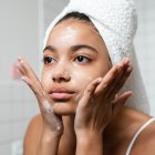 Referencial. Rutinas equivocadas pueden dañar la piel más de lo que ayudan.