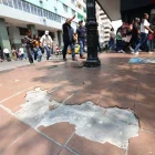 Adoquines dañados en la avenida 9 de Octubre y su intersección con la calle Chimborazo, en el centro de Guayaquil.