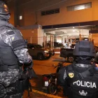 Cinco expolicías ecuatorianos fueron condenados a más de dos años de cárcel por vender municiones policiales a grupos criminales.