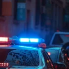 Aplicación del toque de queda en zonas urbanas del país como medida de seguridad.