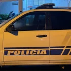 Un vehículo similar a un patrullero fue utilizado por los atacantes para simular un operativo policial en Puerto Bolívar.