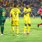 Darío Benedetto hizo su quinto gol en el estadio Nueve de Mayo ante Orense.