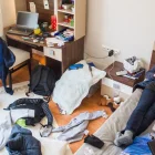 El uso intensivo de dispositivos y la desconexión social configuran un escenario que exige atención urgente desde el hogar y la salud mental.