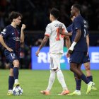 Willian Pacho liderará la zaga de PSG ante Bayern Múnich.