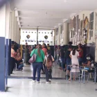 Los padres de familia realizan gestiones previo al inicio de clases, pese a los problemas.