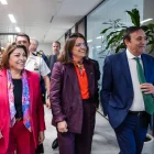 La vicepresidenta María José Pinto (c) viajó a España para conocer su sistema de salud.