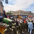 Después de marchar por las calles de Babahoyo los arroceros hicieron un plantón al pie de la Gobernación de Los Ríos.