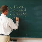 Profesores con décadas de experiencia continúan bajo contratos temporales en escuelas fiscales del país.