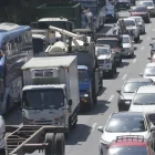 Largas filas de vehículos se registraron en la vía a la costa tras el accidente múltiple de este martes 28 de abril.