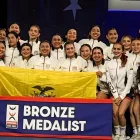 El equipo ecuatoriano celebra la histórica medalla de bronce en Orlando.