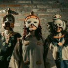 Taller La Bola es una agrupación musical ecuatoriana que fusiona la memoria ancestral con el sonido contemporáneo.