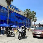 Personal de Policía y Fiscalía allanaron la agencia La Garzota de CNEL en Guayaquil, este martes 28 de abril.